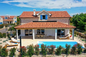 Papa's Court II Pasman Villa with pool